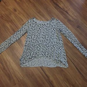 Super soft, flowey, and street by spring shirt!